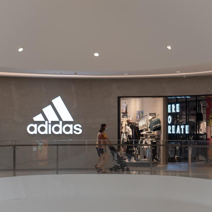 Family-friendly shopping and daily life in United Kingdom