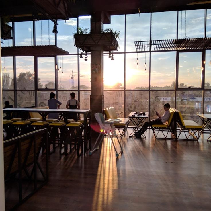 Dining out as an expat family in United Kingdom